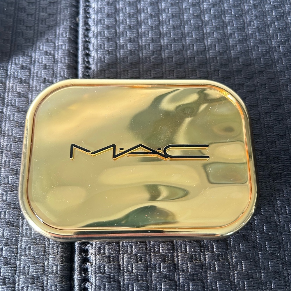 MAC Cosmetics Treasured Eye Shadow Palette - Rose and Gold - Picture 2 of 4